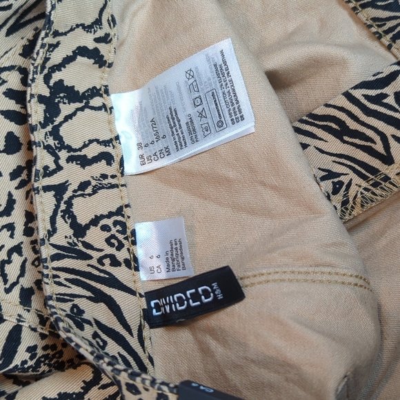 2/20) NWOT Tan animal print jeans - Picture 7 of 12